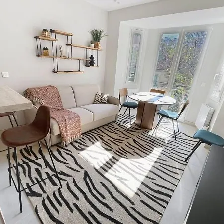 Lovely 1 Bedroom Pasteur 246 By Interhome Appartement *
